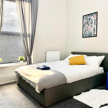 Free, Large Car Park Apartment Wakefield Ngoại thất bức ảnh