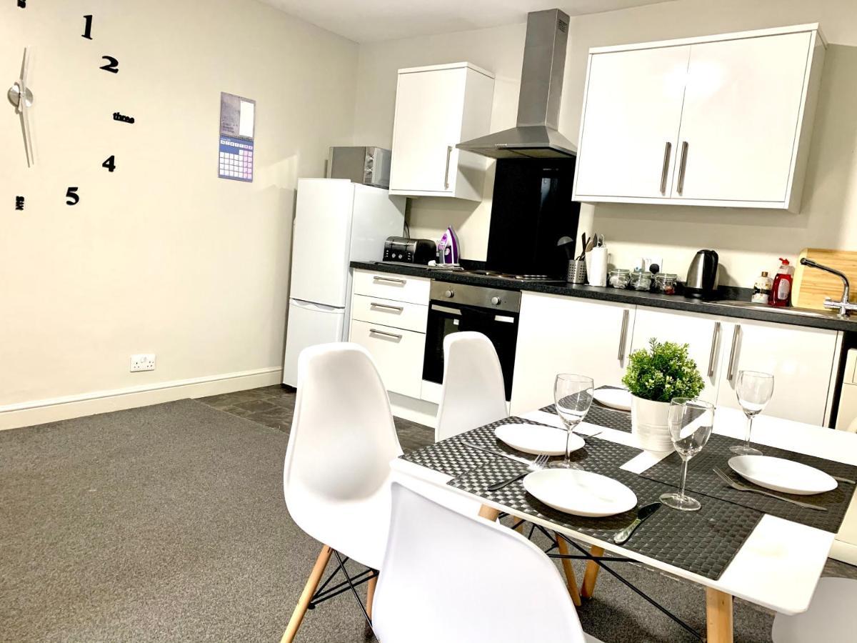 Free, Large Car Park Apartment Wakefield Ngoại thất bức ảnh